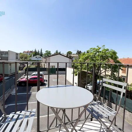 Basovizza 3 Nicole Tirabora Short Rent *