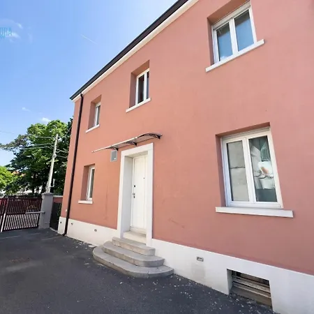 Basovizza 3 Nicole Tirabora Short Rent